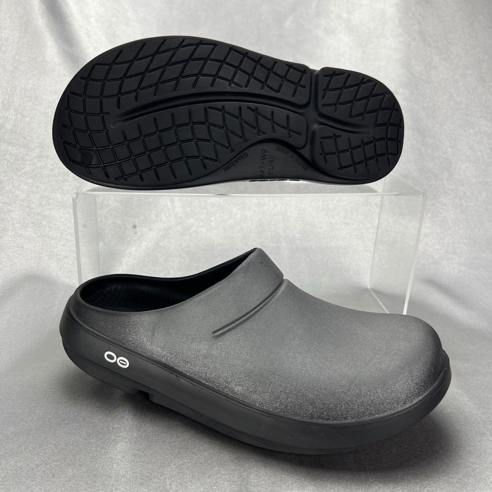 OOFOS OOcloog Silver Black Recovery Clogs Womens 9 / Mens 7 / EU 40 Slip On Shoe